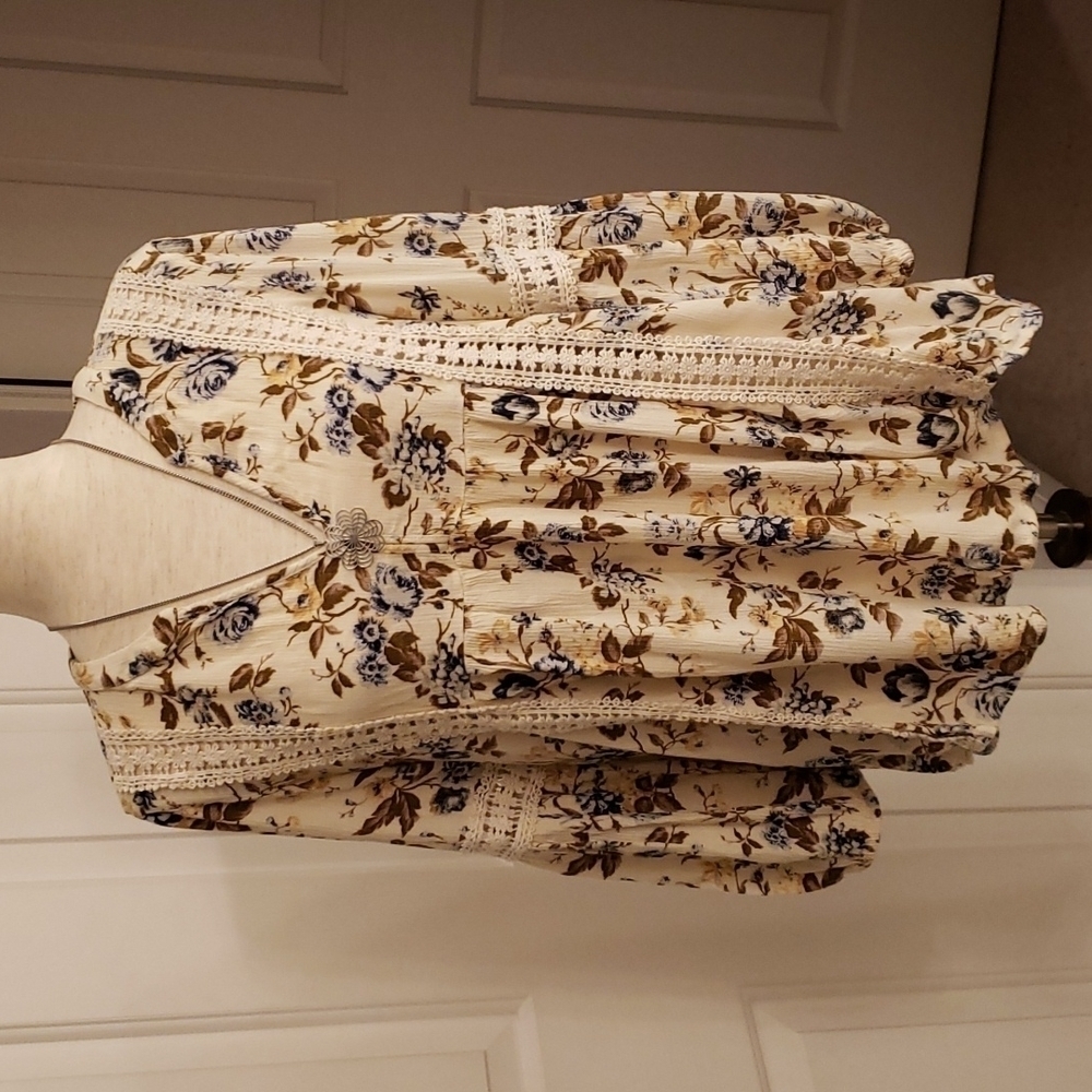 American Eagle Cream Floral Boho Top